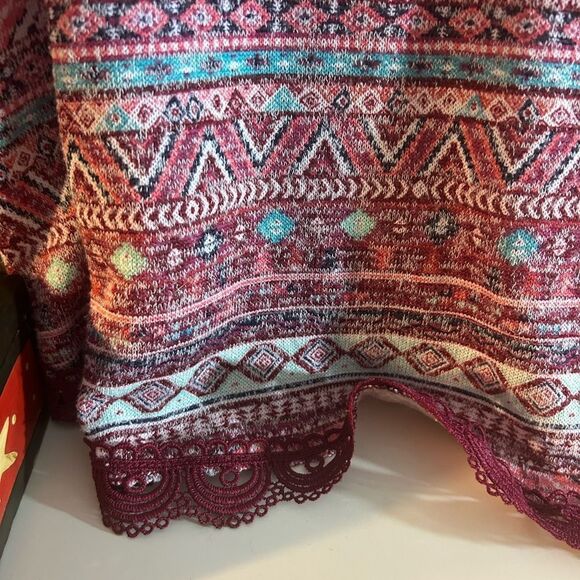 Almost Famous Red and Blue Patterned Hi Low Long Sleeve Top Size L - Picture 6 of 15